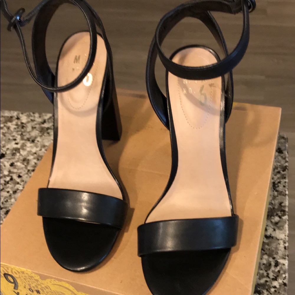 Super cute Black heels